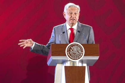 "Ya les diré cuándo guardarse", le dijo López Obrador a su pueblo en un polémico mensaje por la pandemia de coronavirus