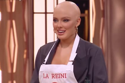 En una de las ediciones, "La Reini" decidió homenajear al jurado Germán Martitegui con look