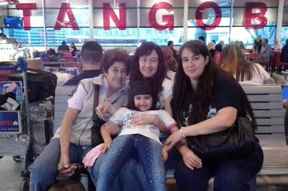 En una de las tantas despedidas en Ezeiza.