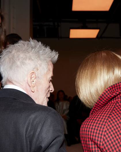 En una de sus raras apariciones en público, el diseñador Calvin Klein conversó con Anna Wintour