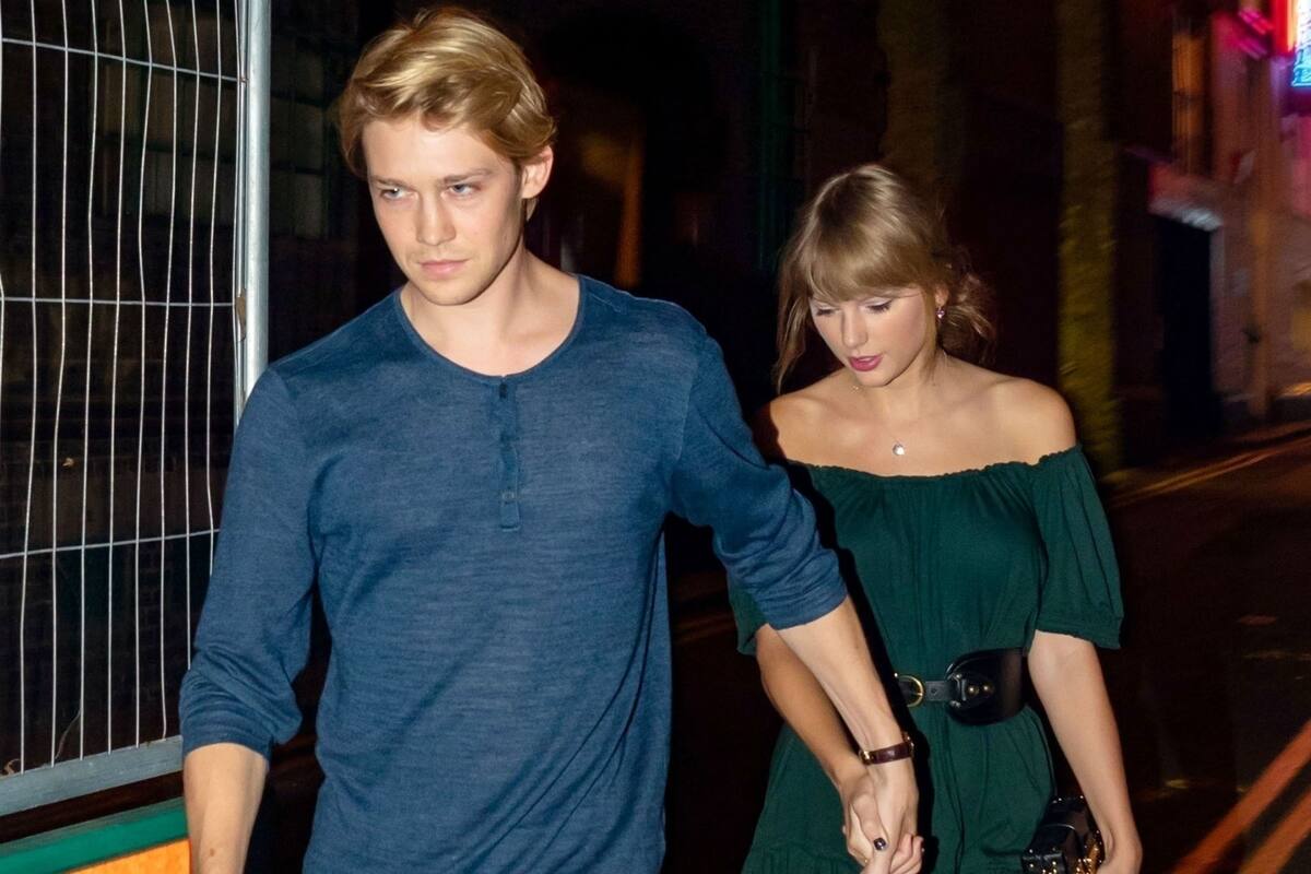 En una de sus raras apariciones públicas, la cantante Taylor Swift se mostró junto a su novio, el actor Joe Alwyn, tras una salida romántica