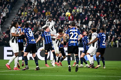 En una duelo clave por la pelea por el Scudetto, la Juventus se quedó con el derbi ante el Inter de local.