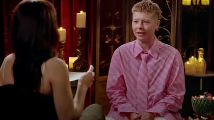 En una entrevista con su co-star Olivia Cooke, la actriz de Game of Thrones Emma D'arcy se hizo viral al declarar que el Negroni sbagliato ("with prosecco in it") es su trago favorito.