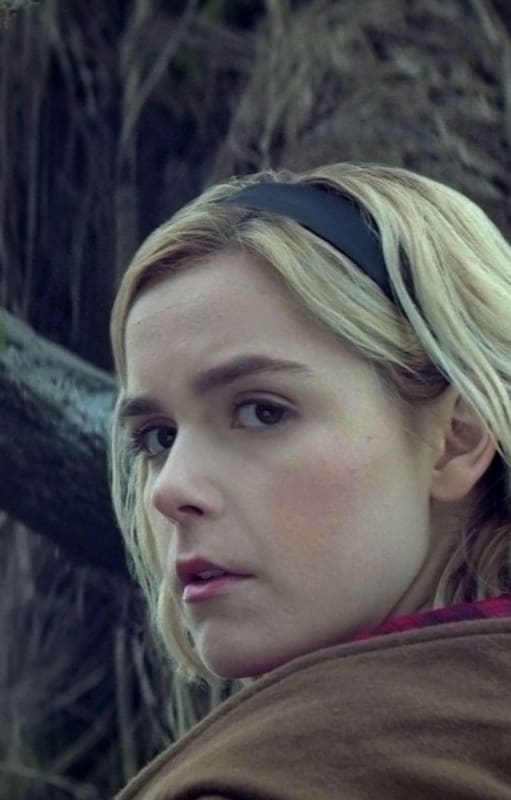 En una entrevista exclusiva, el showrunner habla del revival de Sabrina, la bruja adolescente, que promete más oscuridad y cuya primera temporada desembarca el viernes 26 en Netflix
