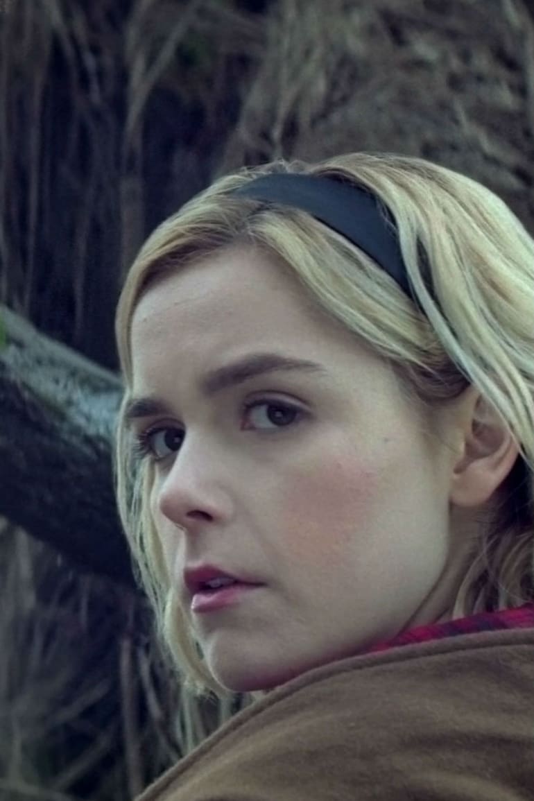 En una entrevista exclusiva, el showrunner habla del revival de Sabrina, la bruja adolescente, que promete más oscuridad y cuya primera temporada desembarca el viernes 26 en Netflix