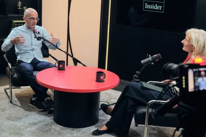 En una entrevista para The Economist, el historiador Yuval Noah Harari advirtió sobre los problemas que podría generar la inteligencia artificial en la economía y política
