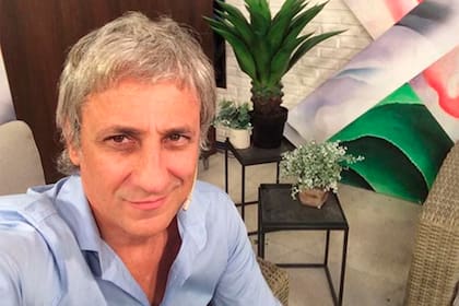 En una entrevista televisiva, el hijo de Chico Novarro reveló que le recriminó a la madre de sus hijos haber contado su experiencia con su amigo