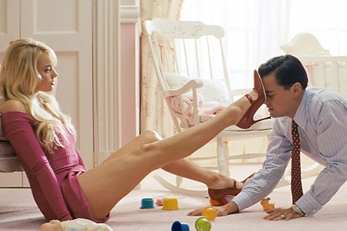 En una escena de El lobo de Wall Street, junto a Leonardo DiCaprio