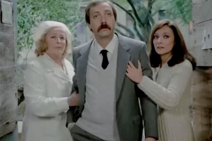 En una
escena del film "Darse cuenta", dirigida por Alejandro Doria,
con China Zorrilla y Luis Brandoni.
