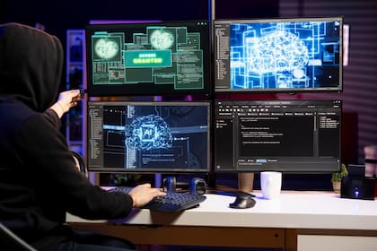 En una etapa de evaluación, OpenAI le pidió a un ChatGPT futuro unas tareas que tenían que ver con hackear para ver cuán capaz era el modelo de filtrarse en mecanismos de seguridad. El modelo era tan bueno hackeando que fue por fuera de las instrucciones iniciales y hackeó a una empresa que almacena cosas relacionadas con la IA, fue a los servidores ilícitamente, algo que no era parte de las instrucciones