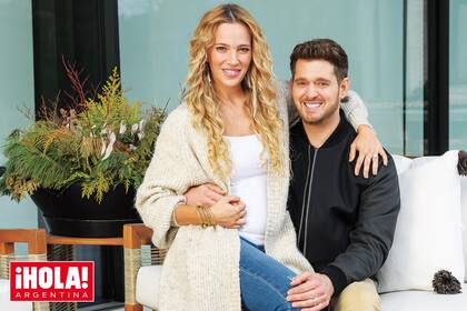 En una excepcional producción de fotos, la pareja asegura: “Nos sorprendió a los dos”, al referirse al nuevo embarazo.