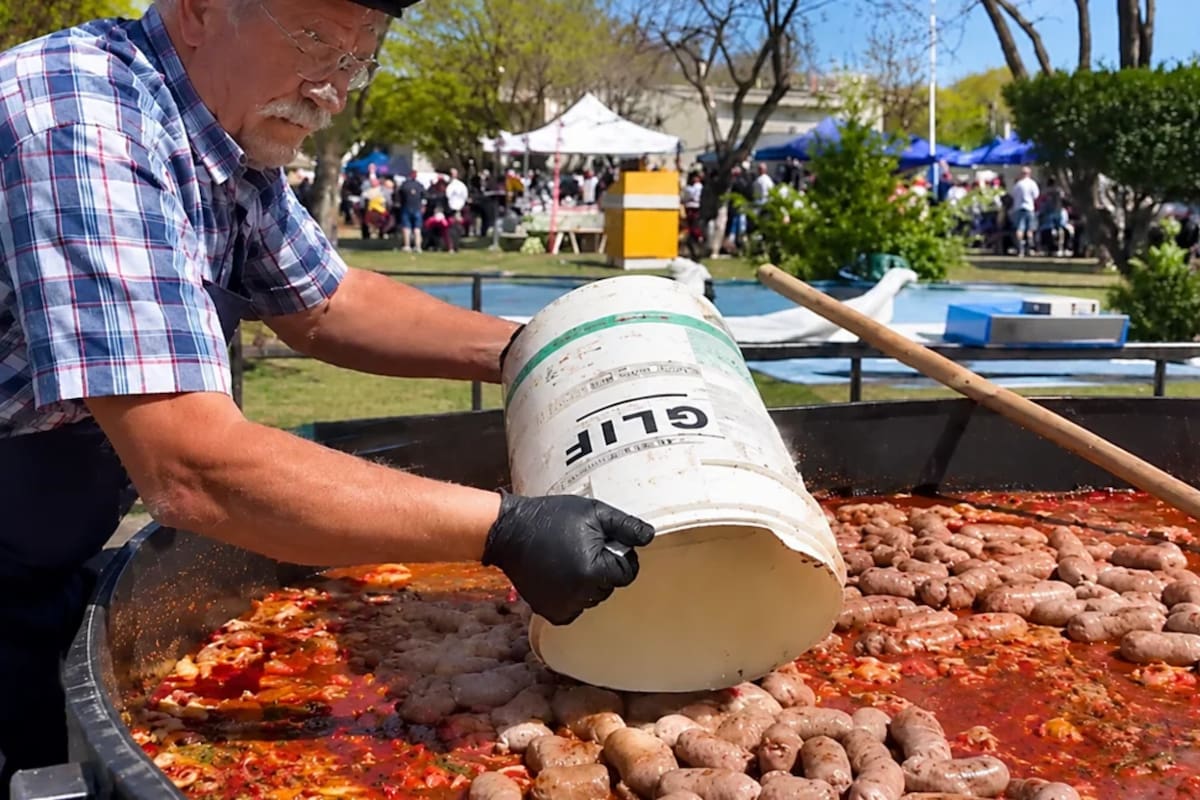 En una fiesta popular del chorizo utilizaron un bidón de glifosato para manipular alimentos