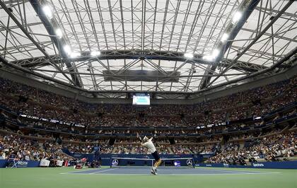 En una jornada lluviosa, Andy Murray venció a Marcel Granollers bajo el techo del Arthur Ashe