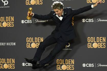 En una performance al mejor estilo Cantando bajo la lluvia, Mark Ruffalo celebró su triunfo por su papel en Pobres criaturas