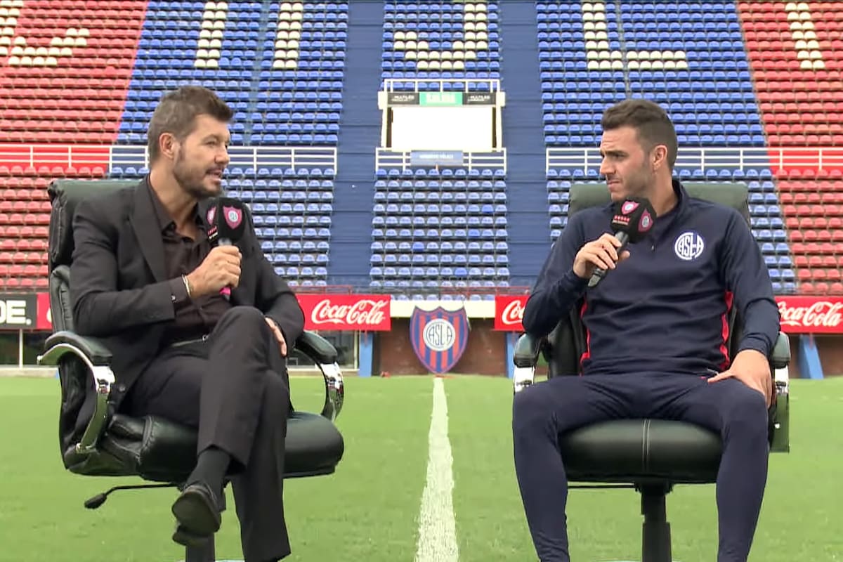 En una práctica cerrada por el coronavirus, el presidente Marcelo Tinelli entrevista al DT Mariano Soso en su presentación