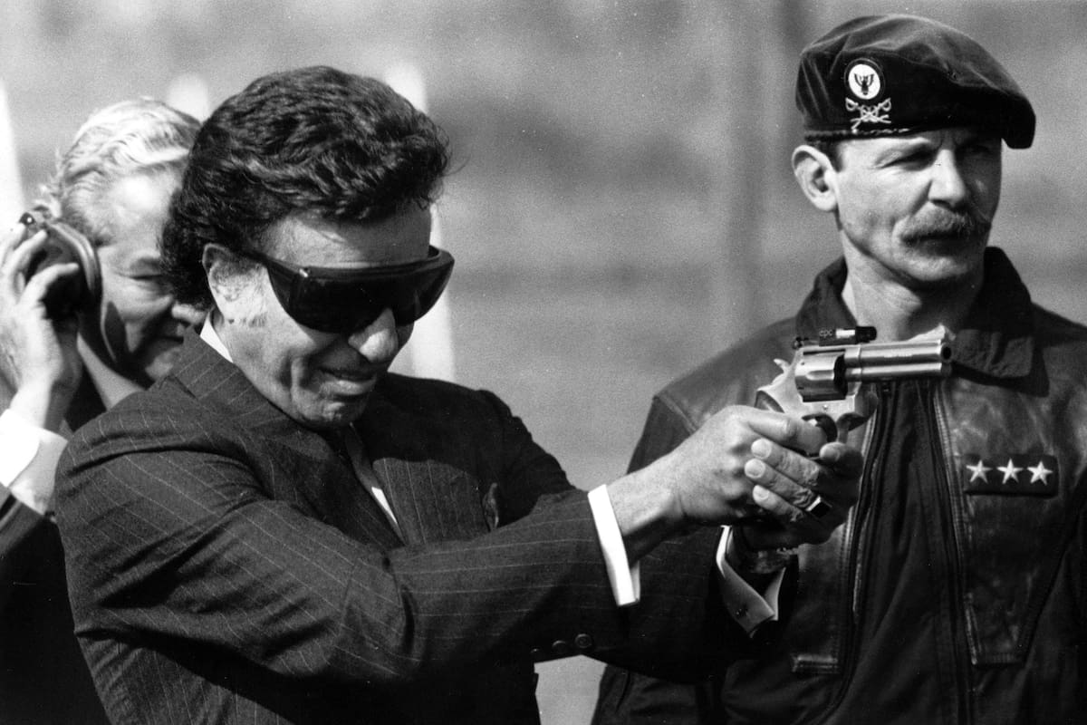 En una práctica de tiro, otra de sus pasiones