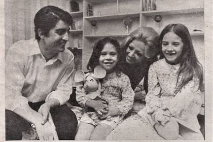 En una revista del corazón, el matrimonio posaba con sus dos hijas