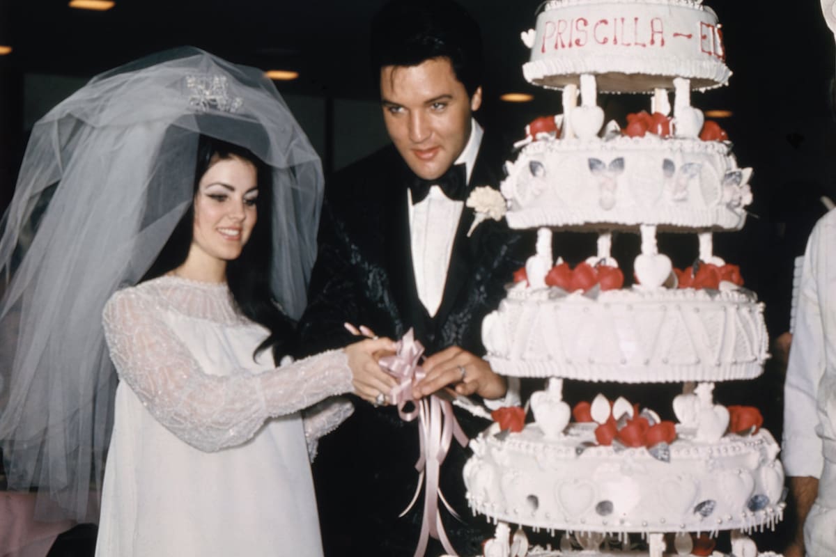 En una suite de Las Vegas, Priscilla Beaulieu se casa con Elvis Presley, el 1° de mayo de 1967