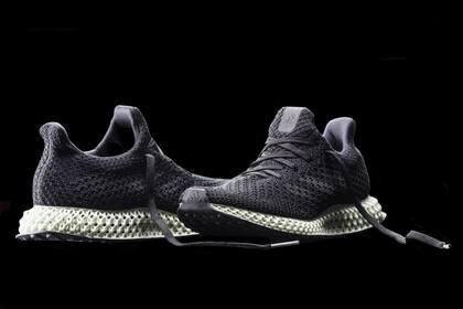 En una versión limitada, Adidas puso a la venta la Futurecraft 4D, una zapatilla de alto rendimiento con suelas fabricadas con una técnica de impresión 3D desarrollada por la start-up Carbon