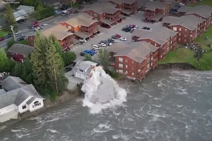 En una zona de Alaska sufrieron las consecuencias de las inundaciones tras el desprendimiento de un glaciar.