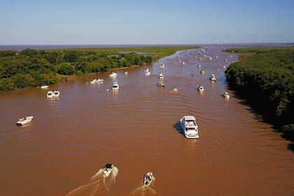 En una zona del río San Antonio se permiten los deportes acuáticos; los controles de Prefectura Naval Argentina son periódicos