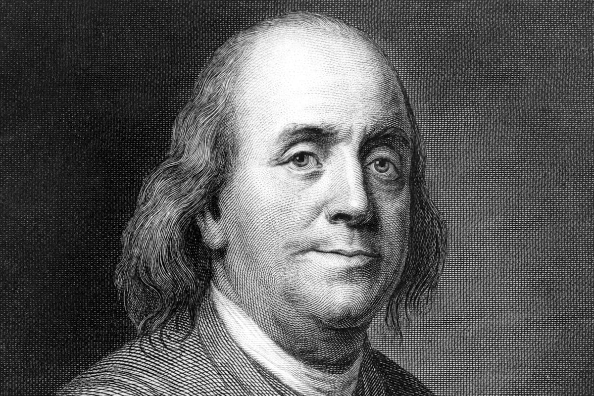 En uno de sus ensayos, Benjamin Franklin describió los beneficios económicos de la luz diurna frente a la luz artificial