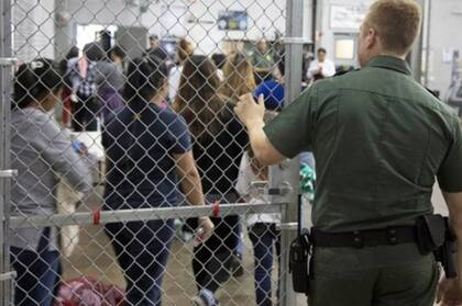 En Úrsula, los detenidos están separados en tres alas: niños no acompañados, adultos solos y padres con sus hijos.