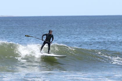 En Uruguay, donde vive la mitad del año, sale casi todos los días con su tabla de Stand Up Paddle