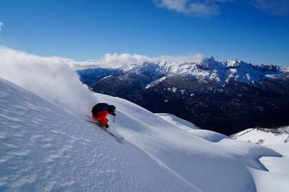 En Ushuaia, Bariloche y San Martín de los Andes, historias de esquiadores en alta competencia y doble temporada