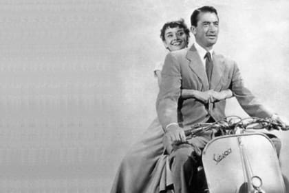 Audrey, Gregory y la Vespa, tres protagonistas de Vacaciones en Roma