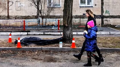 En varias ciudades se ven cadáveres en las calles
