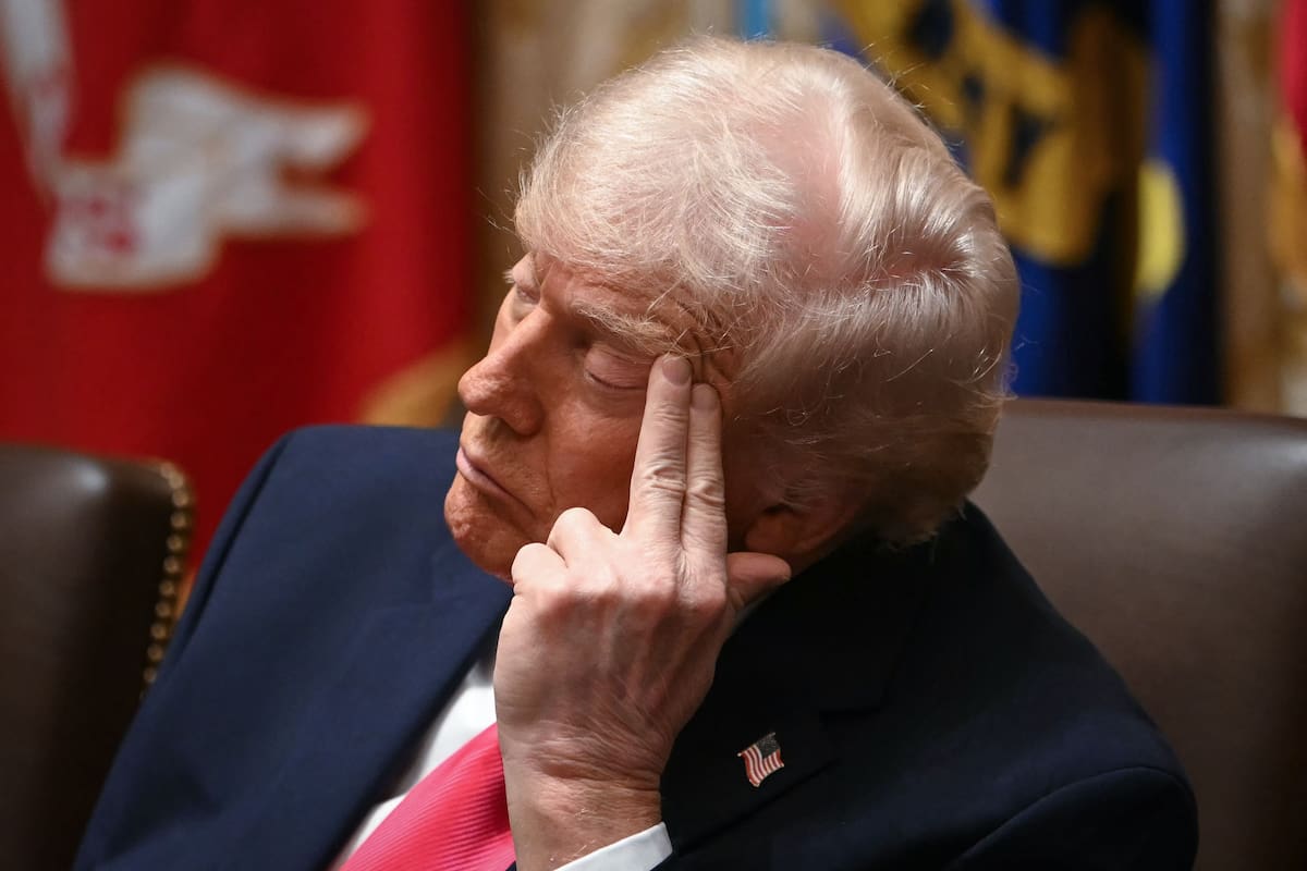 En varias ocasiones Trump parece haberse quedado dormido en público