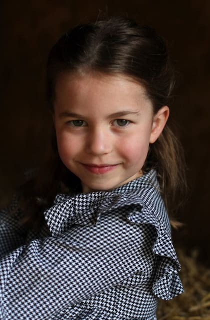 En varias oportunidades se advirtieron varias similitudes físicas entre la Princesa Charlotte y la reina Isabel II (Foto: Instagram @princeandprincessofwales)
