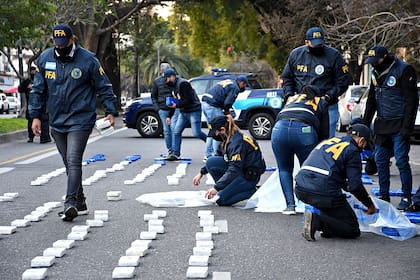 En varios allanamientos en Rosario y otras localidades cercanas, secuestraron 400 kg. de cocaina de extrema pureza
