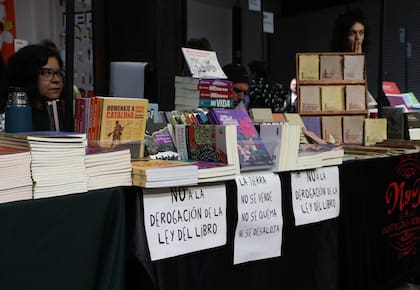 En varios stands se rechaza la derogación de la ley 25.542 que impulsa el Gobierno