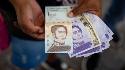 En Venezuela, los precios registraron un aumento del 6% mensual en septiembre, según el Observatorio Venezolano de Finanzas (entidad independiente del Estado).