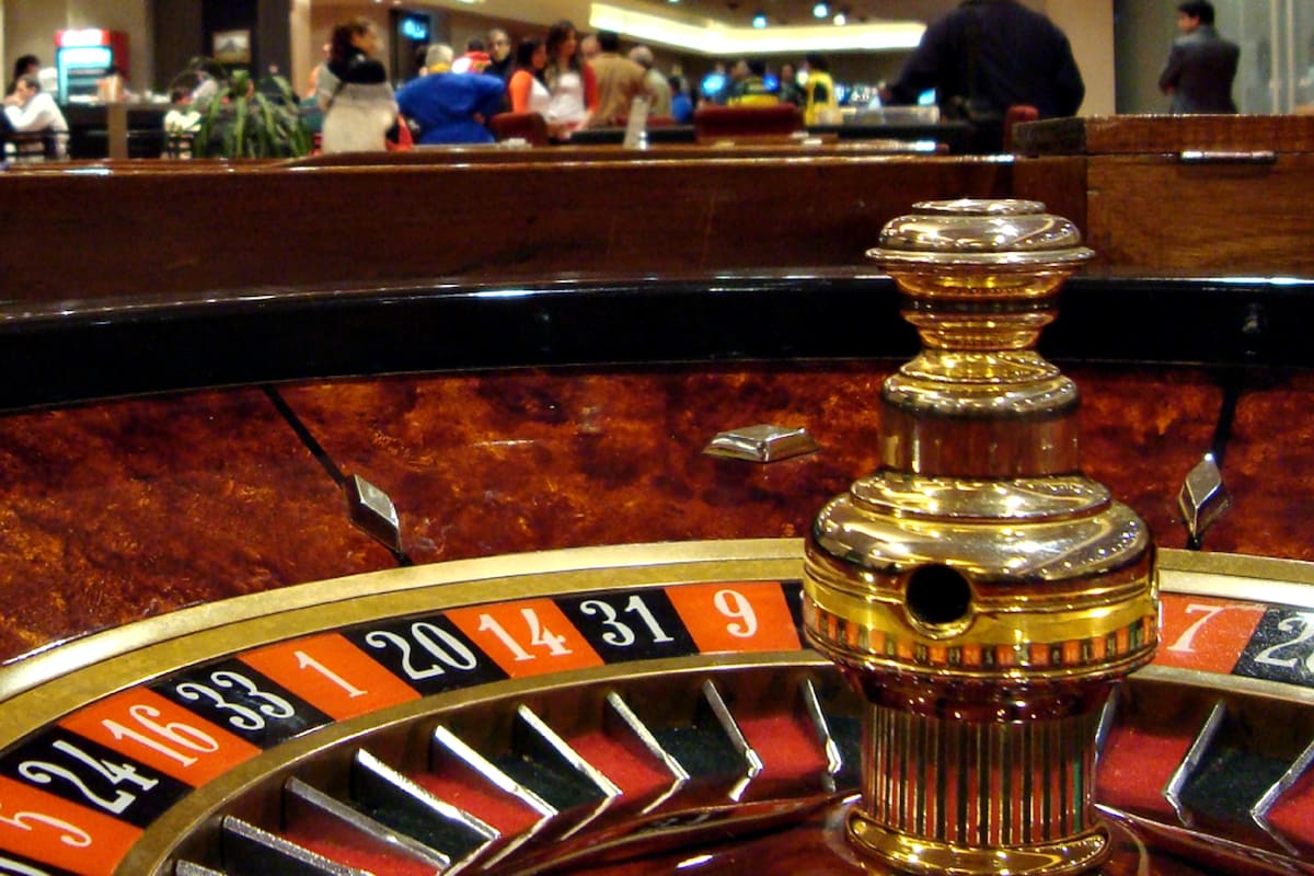 En vez de hacer cuarentena, se fue al casino de Mina Clavero y lo denunciaron