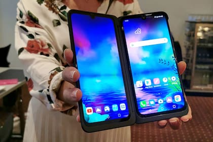 En vez de un display plegagle, el G8X ThinQ ofrece más espacio con dos pantallas conectadas