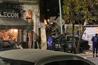 Un patrullero que acudía a una emergencia chocó y mató a un motociclista