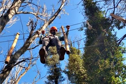 En Villavicencio se puede hacer arborismo, uno de los nuevos atractivos de Mendoza