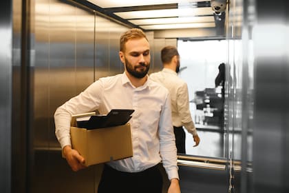 En virtud de la ley estatal, los empresarios deben notificar al Estado cuándo tienen previsto despedir a trabajadores