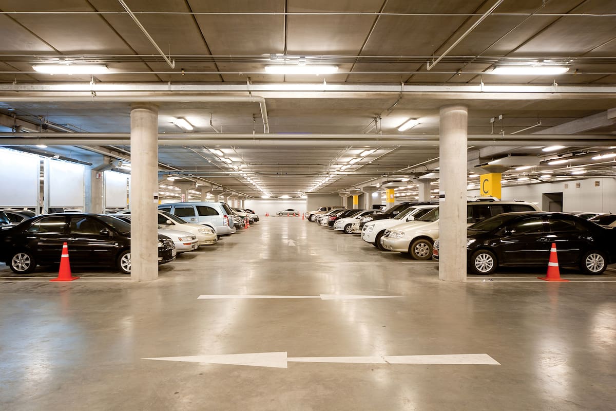 En zonas céntricas donde estacionar en la vía pública se vuelve casi imposible, la demanda por cocheras privadas aumenta