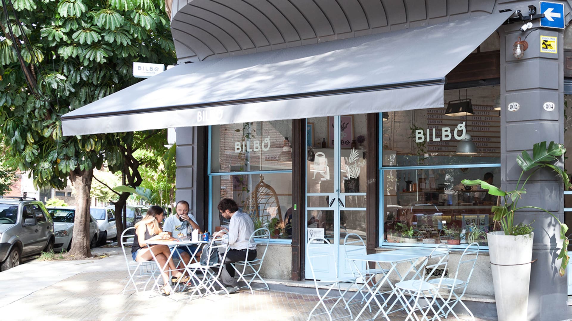 Enamorados del mundo del café de especialidad, dos hermanos y un amigo crearon el singular Bilbo en una tranquila esquina de la zona menos explorada de Villa Crespo.