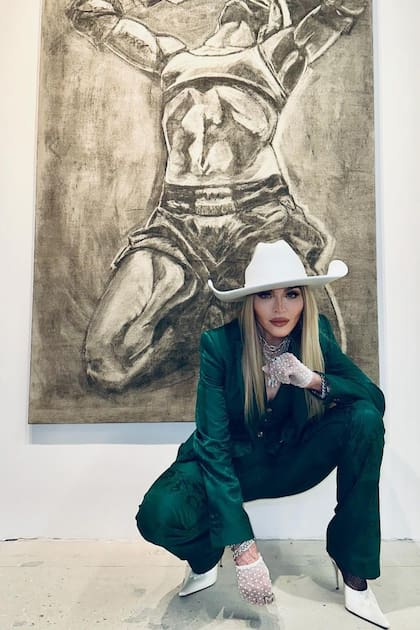 “Encantada de tener la noche libre para disfrutar de la última colección de pinturas de mi hijo Rocco”, publicó la orgullosa mamá en sus redes, en medio de su gira Celebration Tour.