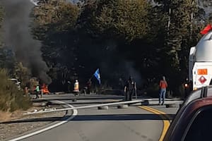Encapuchados cortan la Ruta 40 en Villa Mascardi