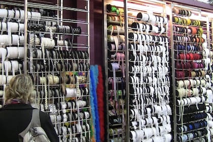 Encontrá todo tipo de accesorios para renovar tu ropa