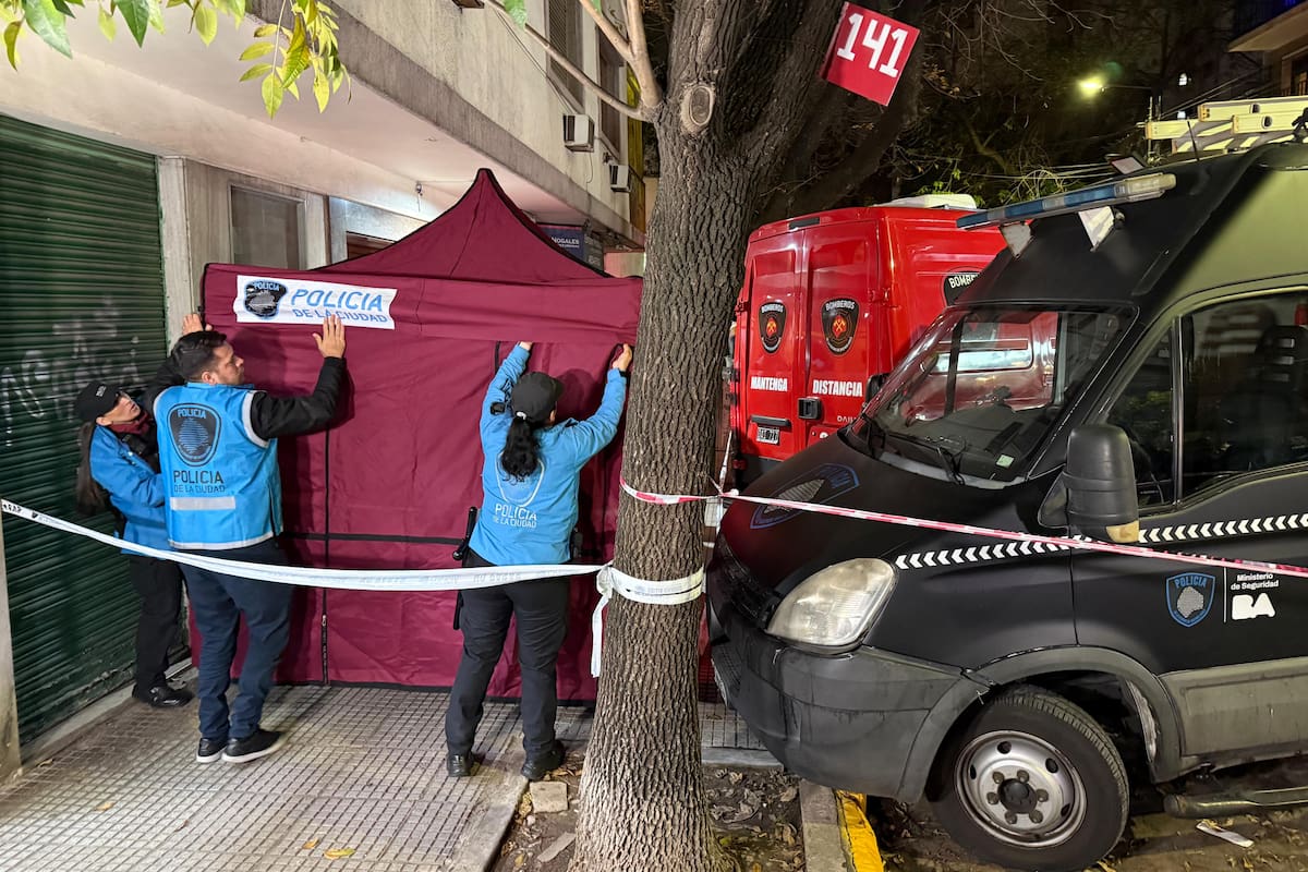 Encontraron a una pareja y a sus dos hijos muertos a cuchillazos, en la calle Aguirre 295, en Villa Crespo