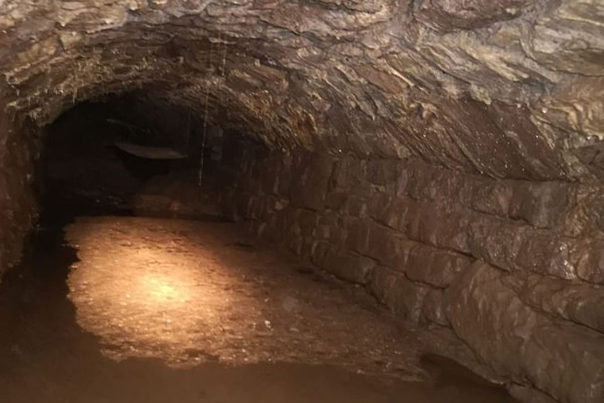 Encontraron por casualidad una serie de misteriosos túneles medievales cerca de una abadía del siglo XII, ubicada en la pequeña aldea de Tintern en Gales