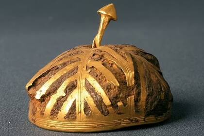 Encontraron una corona de oro de 3000 años hecha con materiales que no son de la Tierra y nadie sale del asombro