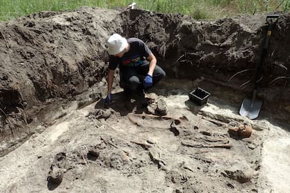 Encontraron una fosa común de paracaidistas nazis